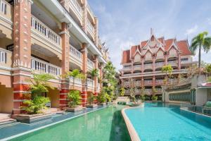 a swimming pool in the courtyard of a building at Le Palace hotel krabi in Ban Khlong Haeng +75 photos