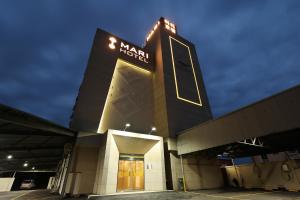 a building with a sign that reads man hotel at 서천 마리 호텔 in Seocheon