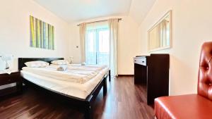 a bedroom with a large bed and a large window at Otulina Park in Szczawnica