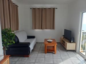 a living room with a couch and a table at Madeira Pura in Calheta