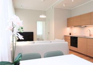 a living room and kitchen with a couch and a table at Otepää Residence in Otepää