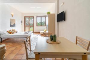 a living room with a table and a couch at Pathos Retreat Pool and Garden in Syracuse