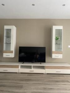 a flat screen tv sitting on top of a entertainment center at Ferienwohnung Weitblick in Rodalben