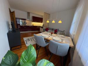 a living room with a table and chairs and a kitchen at Ferienwohnung Stern, Natters in Innsbruck