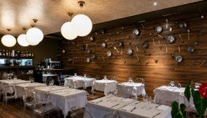 a dining room with tables with white tablecloths at Hotel Roca Plana in L'Ampolla