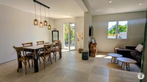a dining room and living room with a table and chairs at Le Petit Vigneron in Nuits-Saint-Georges