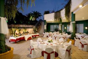 a banquet hall with white tables and white chairs at SOL by Meliá Port Cambrils in Cambrils