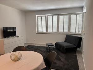 a living room with a couch and a table at Edi`s Ferienwohnung in Eltmann