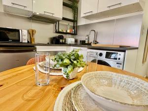 a kitchen with a wooden table with a bowl on it at Le Cocon d'Or - Hyper centre - Clim - WIFI in Toulouse