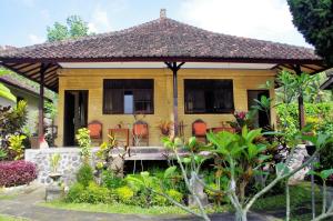 Κήπος έξω από το Rijasa Homestay