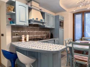 a kitchen with blue cabinets and a counter top at Settimo Cielo in Grosio