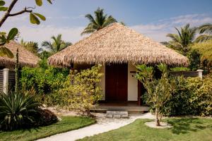a small hut with a thatched roof at Meliá Whale Lagoon Maldivas in Fenfushi