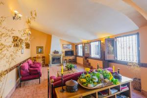 a living room with a couch and a table at Rivero Rural Casa Rural para Grupos y Familias en Córdoba in Posadas