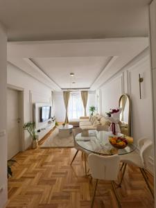 a living room with a table and a couch at Stan na dan Podgorica Mne in Podgorica