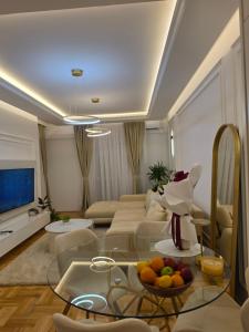 a living room with a couch and a table at Stan na dan Podgorica Mne in Podgorica