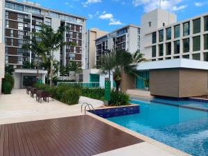 an image of a swimming pool with buildings at Flat Sofisticado no Jade Hotel Home Office in Brasília