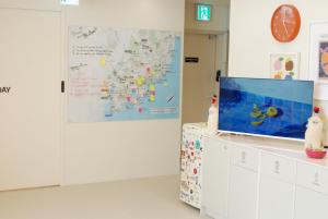 a white room with a map on the wall at 굿데이 큐브 캡슐 호텔 in Busan