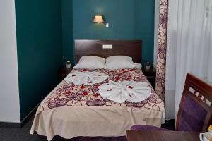 a bedroom with a bed with two pillows on it at Hostel Evotel in Zielonka