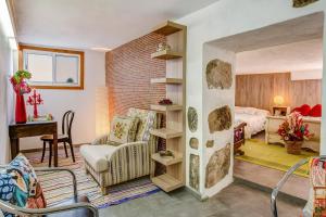a living room with a bedroom and a bed at Casa del Callejon in Tejeda