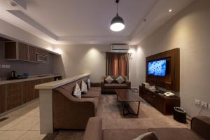 a living room with a couch and a tv at جولدن نيو السلامة GOLDEN NEW AlSALAMH in Jeddah