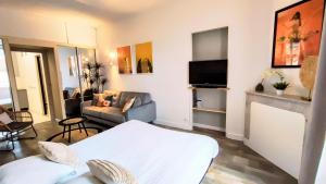 a living room with a bed and a couch at KosyKasa SPA in Cannes