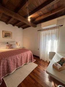 a bedroom with a bed and a window at Adagio Umbro in Sustrico Di Spoleto