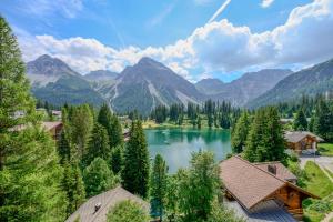 an aerial view of a lake in the mountains at appartamaint tscherv by Arosa Vacations, Exklusive Wohnung im Zentrum mit Blick auf den Untersee und die Berge inkl Parkplatz in Arosa