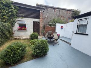 a patio with a table and chairs in a backyard at Drogheda Townhouse in Drogheda