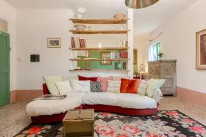 a living room with a couch and a table at Capannacce Organic and Horse Farm in Rapolano Terme