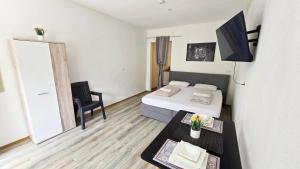 a small room with a bed and a table at Cozy Studio Apartment In The Black Forest in Villingen-Schwenningen