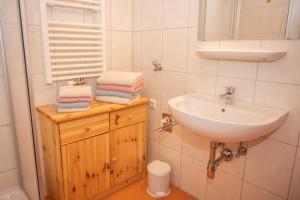 a bathroom with a sink and a mirror and towels at Popp`n Angerl in Tauplitz +29 photos