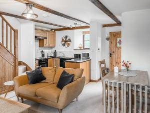 a living room with a couch and a table at Brook Cottage - Ukc9515 in Beaworthy