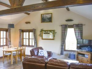 a living room with a couch and a table at River View Cottage-Uk42226 in Low Borrowbridge