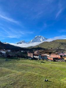 a view of a town with a mountain in the background at Hospedaje Vista Ausangate in Labramarca +47 photos