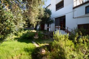 a view of the backyard of a house at Casa Zolesiop in SantʼAnna Arresi