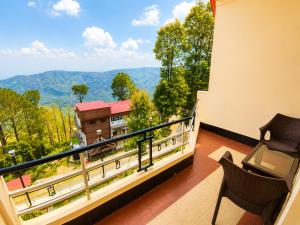 a balcony with a view of the mountains at Hotel Hill Top Palace in Lansdowne