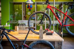 two bikes on a wooden table in a shop at Explorer Hotel Bayrischzell in Bayrischzell