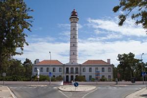 un grande edificio con un faro sopra di Our Little House a Vila Real de Santo António