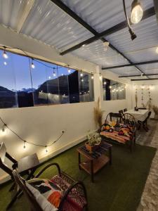 a screened in porch with a table and chairs at VittoriaHouse in Ollantaytambo