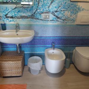 a bathroom with a sink and a toilet at la cana dolce in Bertinoro
