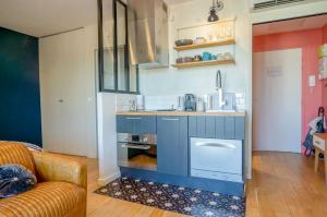 a kitchen with blue cabinets and a stove at Antony City Center Studio AC in Antony