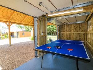 a ping pong table in a ping pong garage at Cern-Wyn in Chippenham
