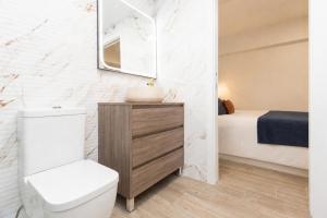 a bathroom with a toilet and a sink and a bed at Xena Cucuraza by BeValle in Panticosa
