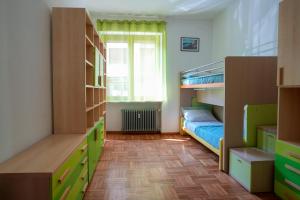 a bedroom with two bunk beds and a window at Casa di Caterina in Cuneo +3 photos