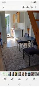 a living room with a table and a kitchen at Ferienwohnung Kirschbaumblick in Ettringen