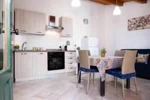 a kitchen with a table and chairs in a kitchen at A un Passo dal Centro in Modica