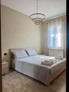 a bedroom with a large bed with towels on it at ERMAN HOUSE - Dimora del Doge in Dolo