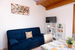 a living room with a blue couch and a table at A un Passo dal Centro in Modica