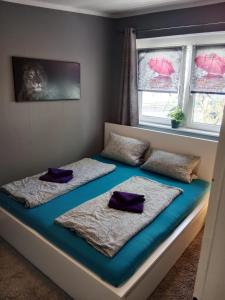 two beds in a room with umbrellas at FjordHome in Flensburg