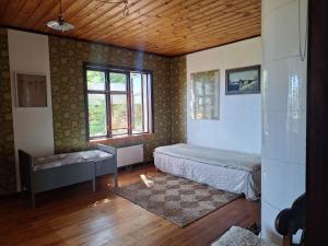 a bedroom with a bed and a window at Gyllene tranans hus in Gammalstorp
